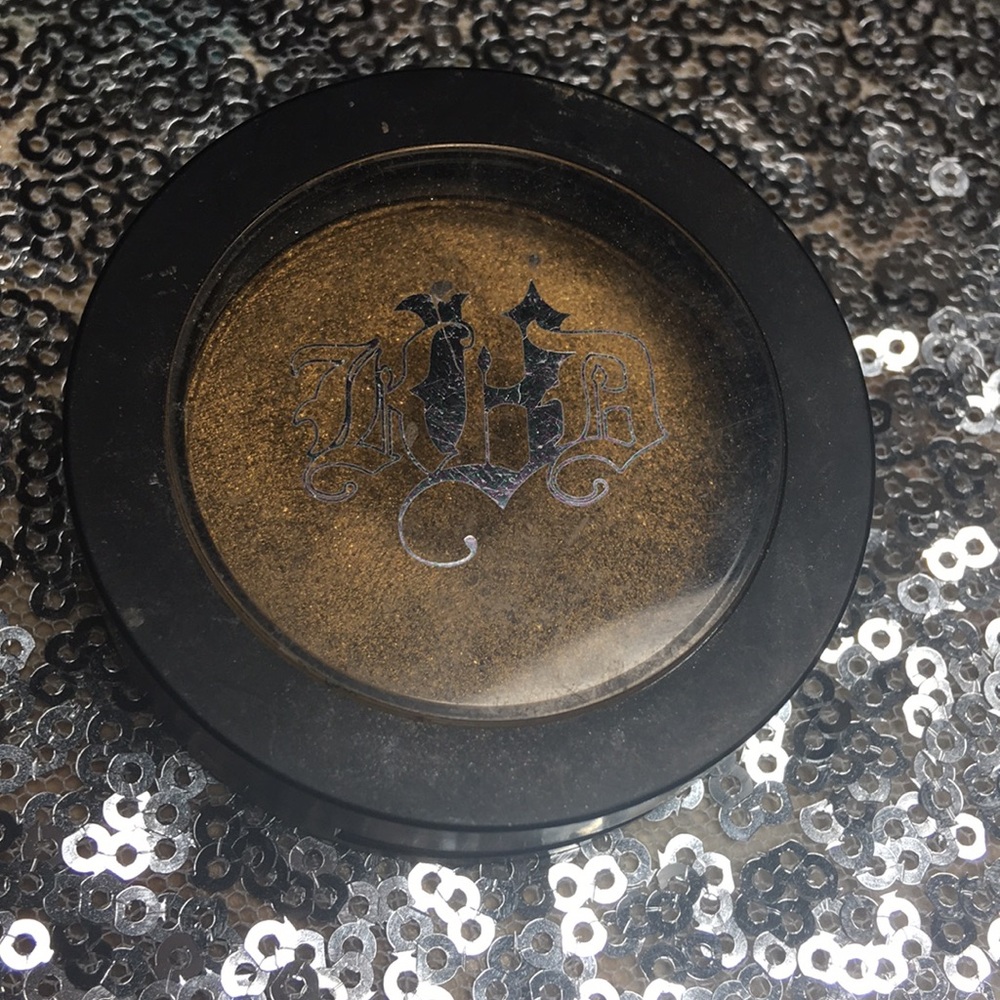 Kat Von D Metallic Eyeshadow - Thrasher